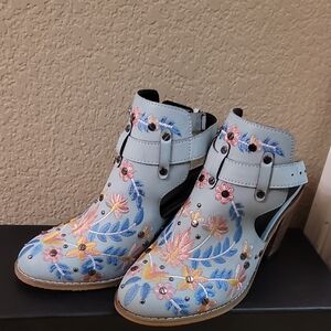 Floral Embroidered Women's Ankle Boots